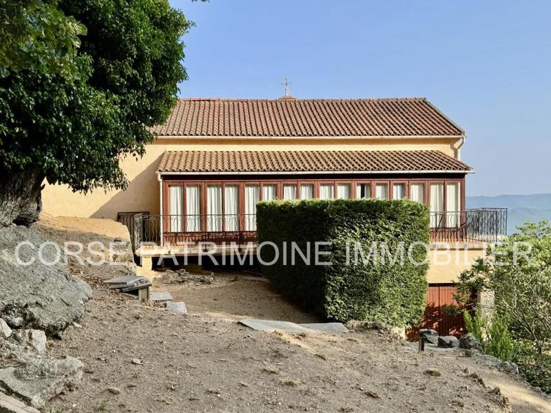 Maison - 229 m² - 18 pièces