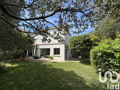 Maison - 240 m² - 9 pièces