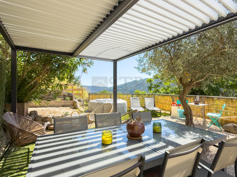 Maison - 198 m² - 6 pièces