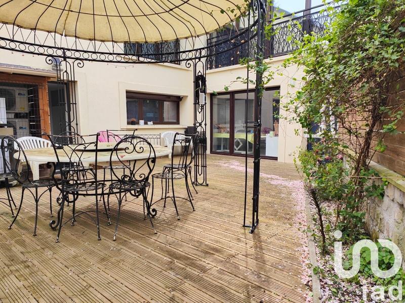 Maison - 200 m² - 7 pièces