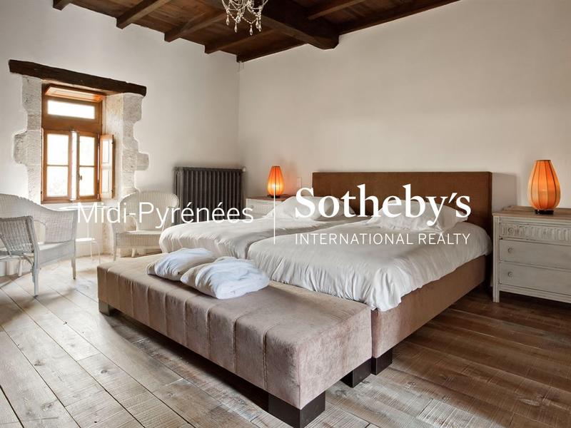 Château - 1 000 m² - 12 pièces