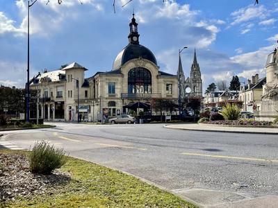 Magasins - 1 161 m² - 9 pièces