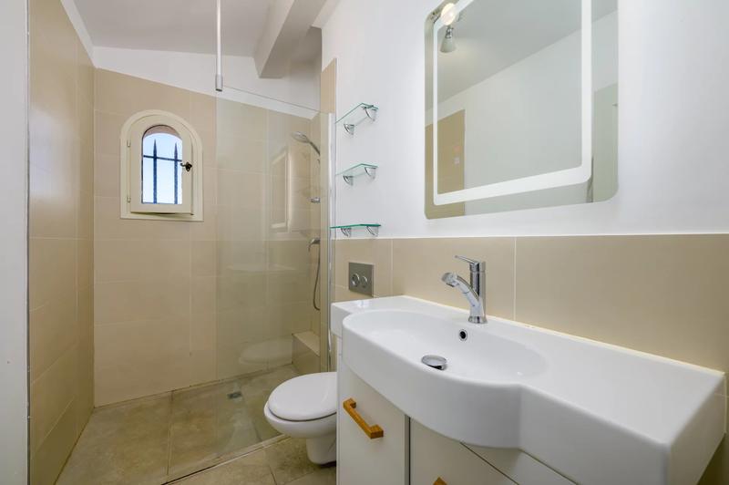 Maison - 228 m² - 8 pièces