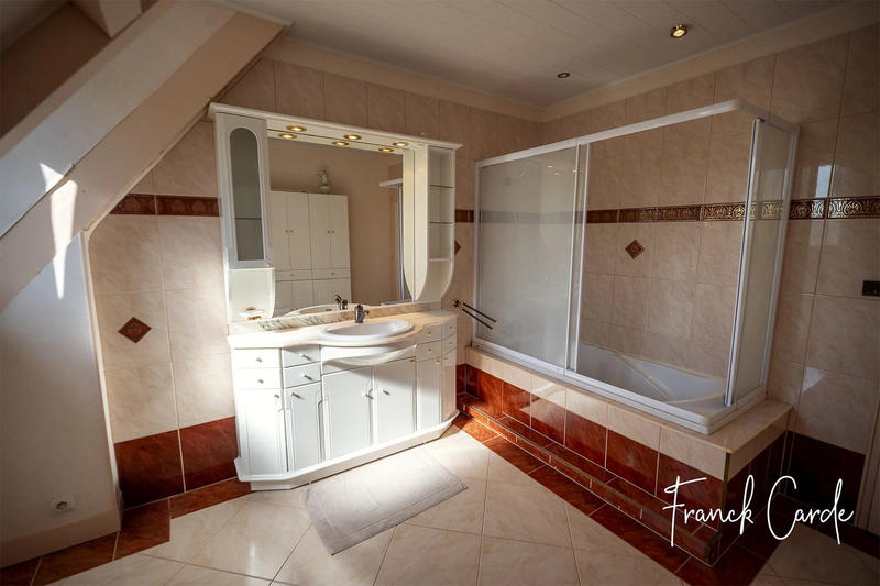 Maison - 139 m² - 7 pièces