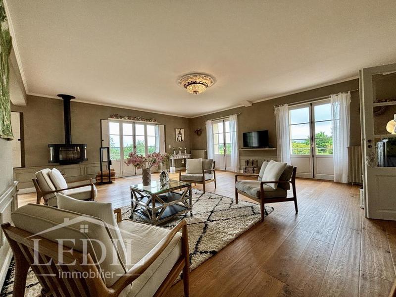 Maison en pierre - 300 m² - 6 pièces