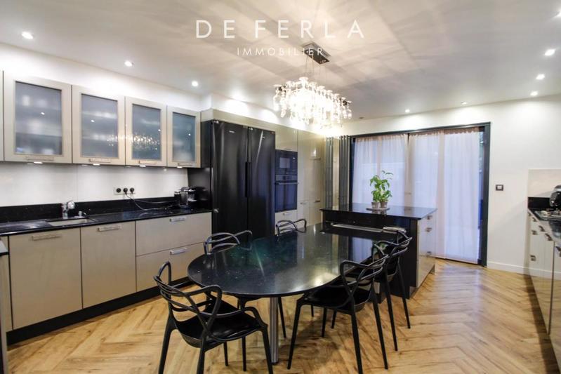 Demeure - 403 m² - 9 pièces