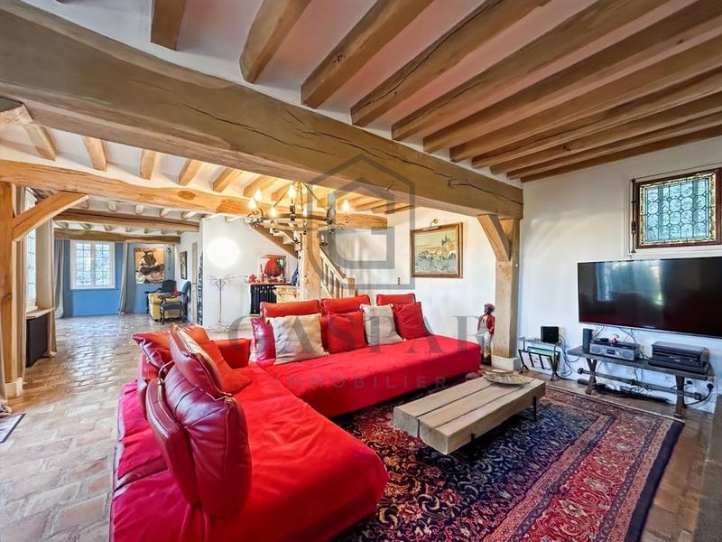 Maison - 225 m² - 8 pièces