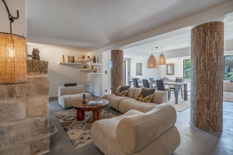 Mas - 300 m² - 8 pièces