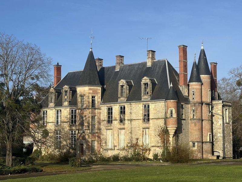 Château - 450 m² - 15 pièces