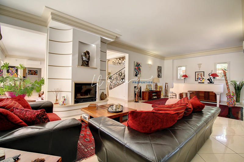 Villa - 300 m² - 8 pièces