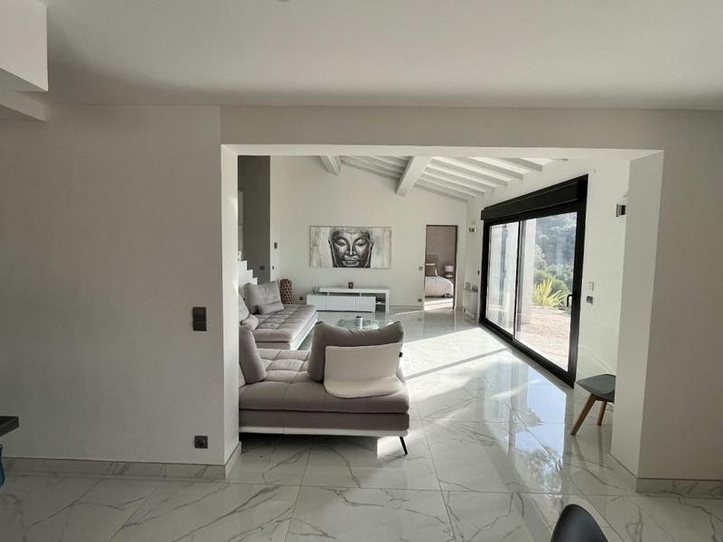 Maison - 280 m² - 8 pièces