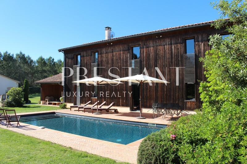 Maison - 421 m² - 10 pièces