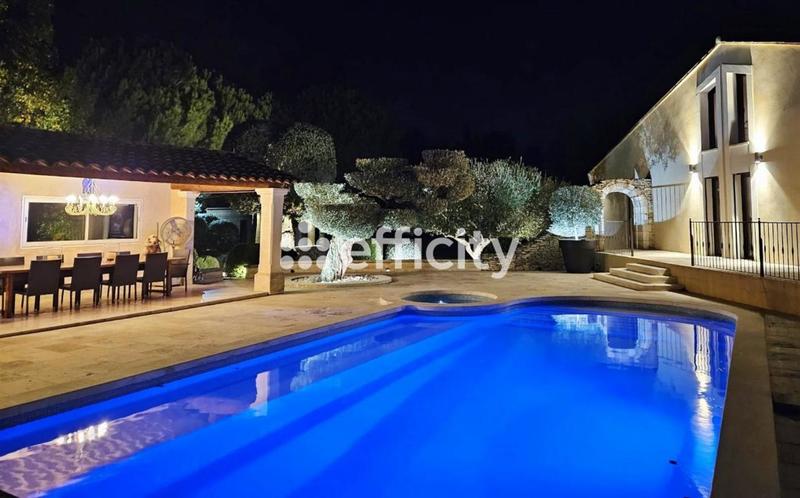 Villa - 300 m² - 7 pièces