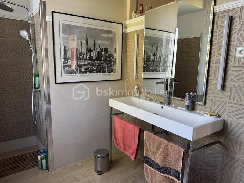 Demeure - 320 m² - 9 pièces