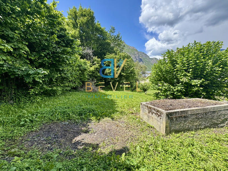 Terrain - 896 m²