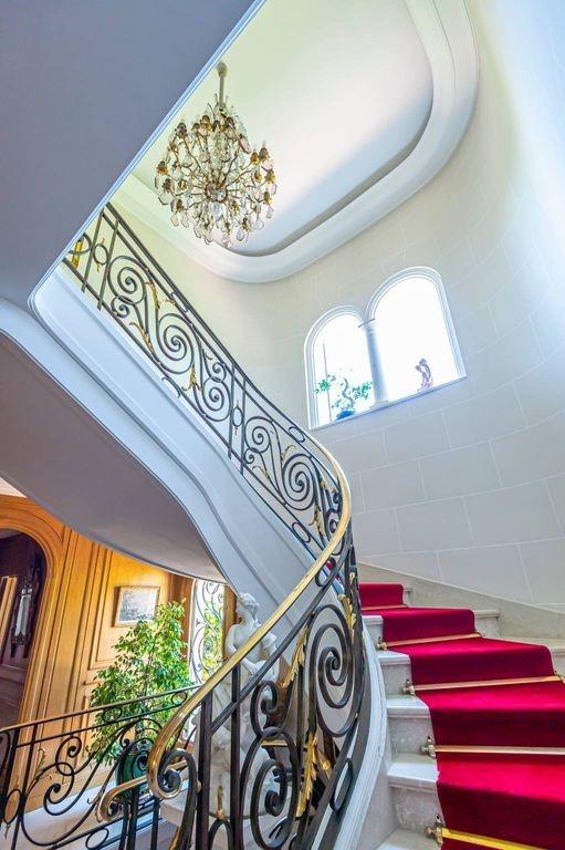 Villa - 600 m² - 8 pièces