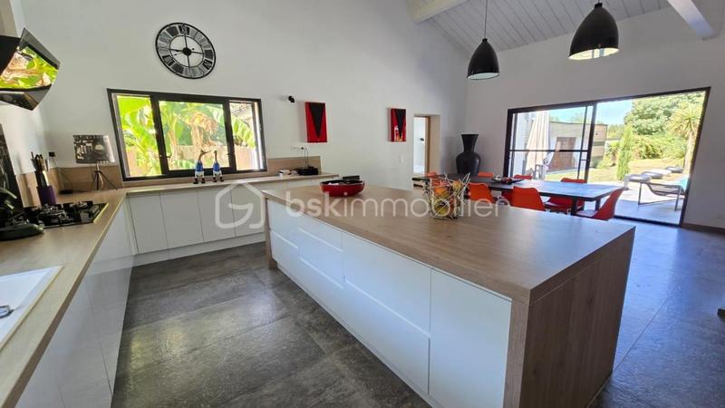 Maison - 194 m² - 7 pièces