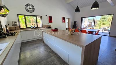 Maison - 194 m² - 7 pièces