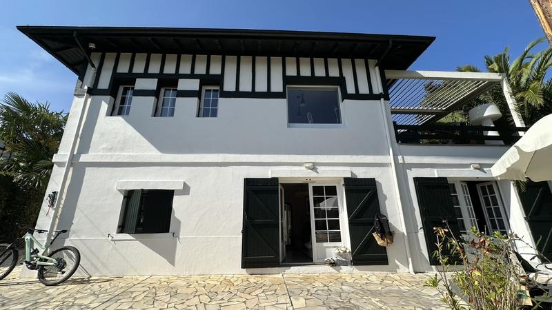Maison - 230 m² - 7 pièces