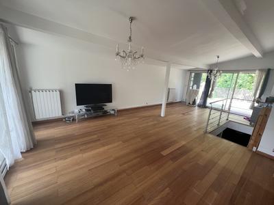 Maison - 180 m² - 7 pièces