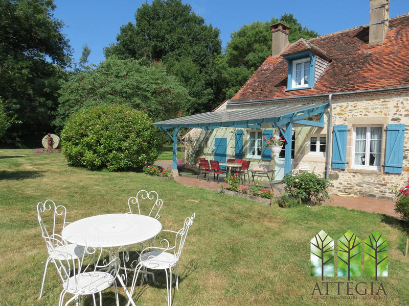 Maison traditionnelle - 422 m² - 14 pièces