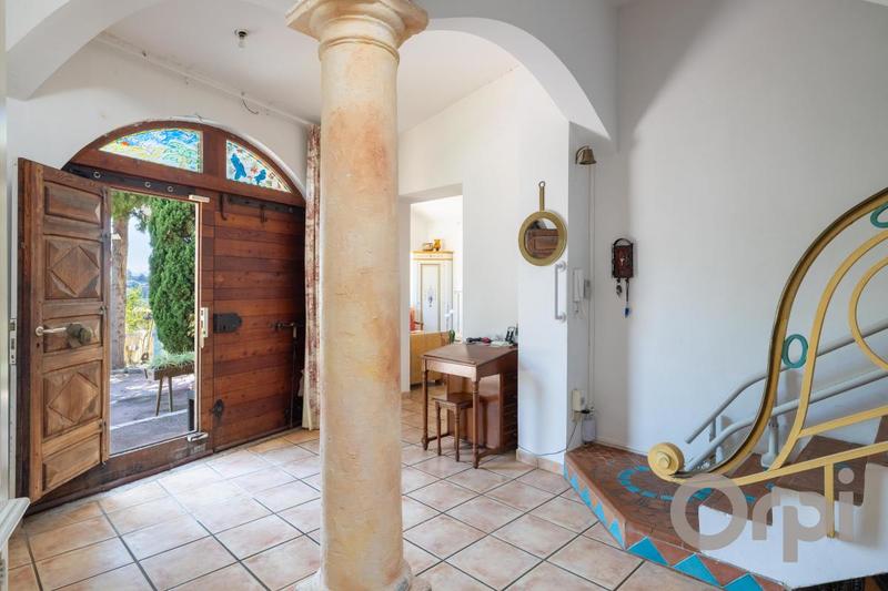 Villa - 205 m² - 6 pièces