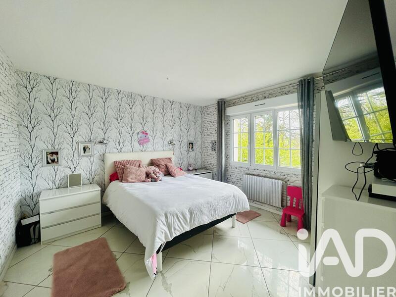 Maison - 237 m² - 8 pièces