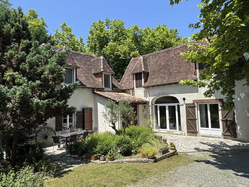 Maison ancienne - 283 m² - 9 pièces