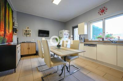 Maison - 208 m² - 8 pièces
