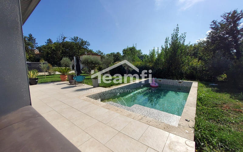 Villa - 176 m² - 6 pièces