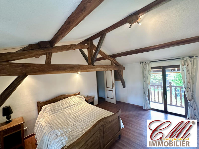 Maison traditionnelle - 212 m² - 6 pièces