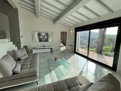 Maison - 280 m² - 8 pièces