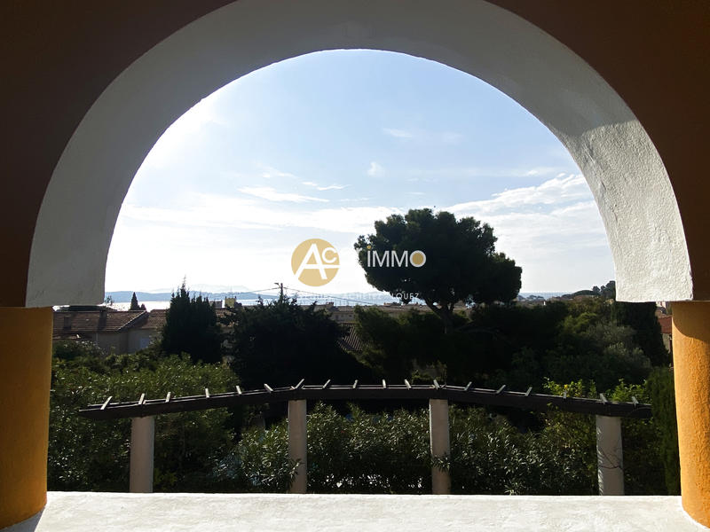 Maison - 250 m² - 8 pièces