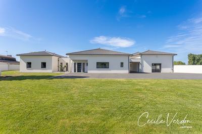 Maison - 226 m² - 9 pièces