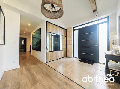 Maison - 250 m² - 6 pièces