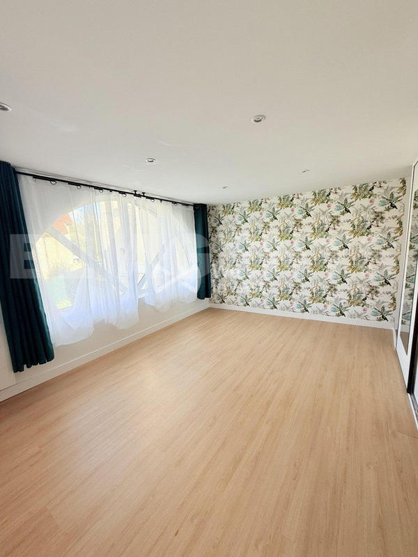 Maison - 121 m² - 6 pièces