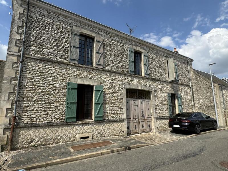 Maison - 274 m² - 9 pièces