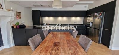 Maison - 267 m² - 7 pièces