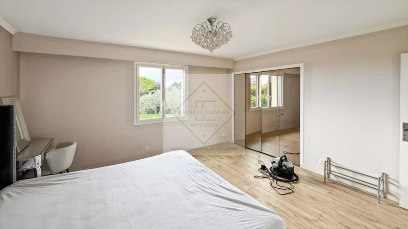 Villa - 220 m² - 5 pièces