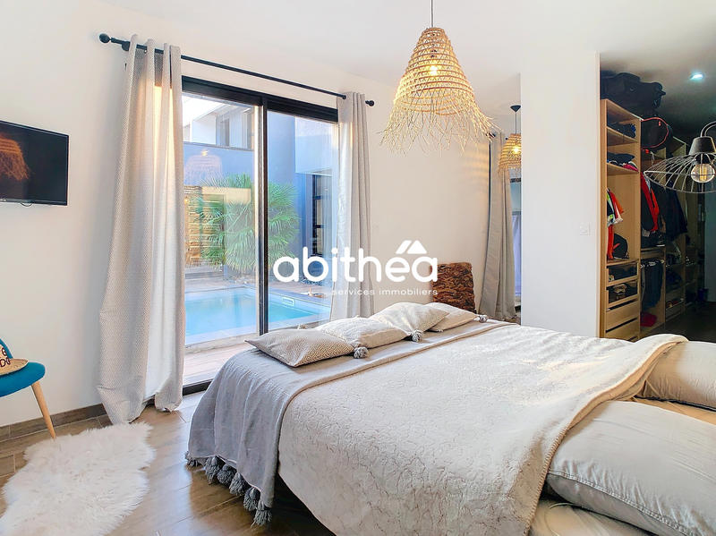 Maison - 281 m² - 11 pièces