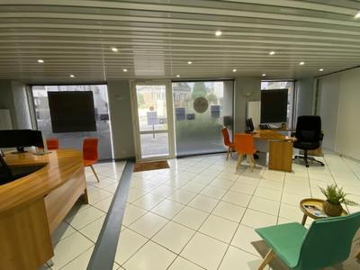 Local d'activité / Entrepôt - 180 m²