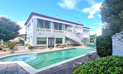 Maison - 398 m² - 11 pièces