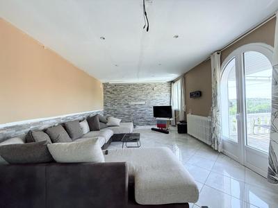 Maison - 202 m² - 7 pièces