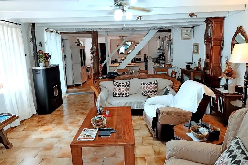 Propriété - 153 m² - 6 pièces