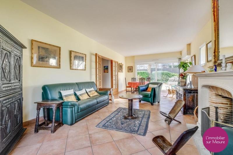 Maison - 225 m² - 7 pièces