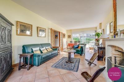 Maison - 225 m² - 7 pièces