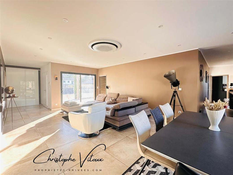 Villa - 145 m² - 6 pièces