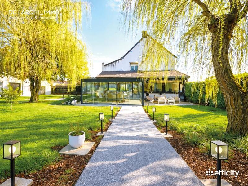 Maison - 365 m² - 9 pièces