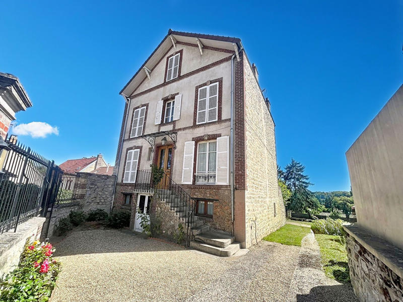 Maison - 215 m² - 7 pièces