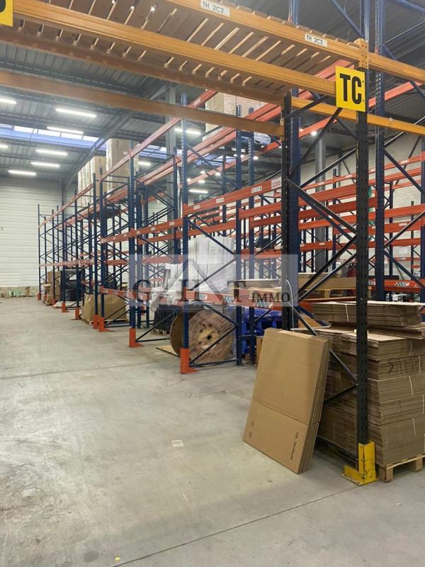 Entrepôt - 4 542 m²